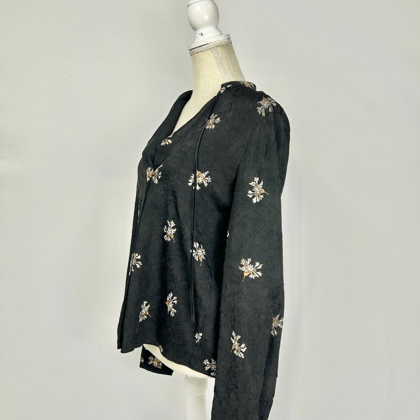 S Vince Black Dainty Floral Print Tie Neck Pullover Blouse