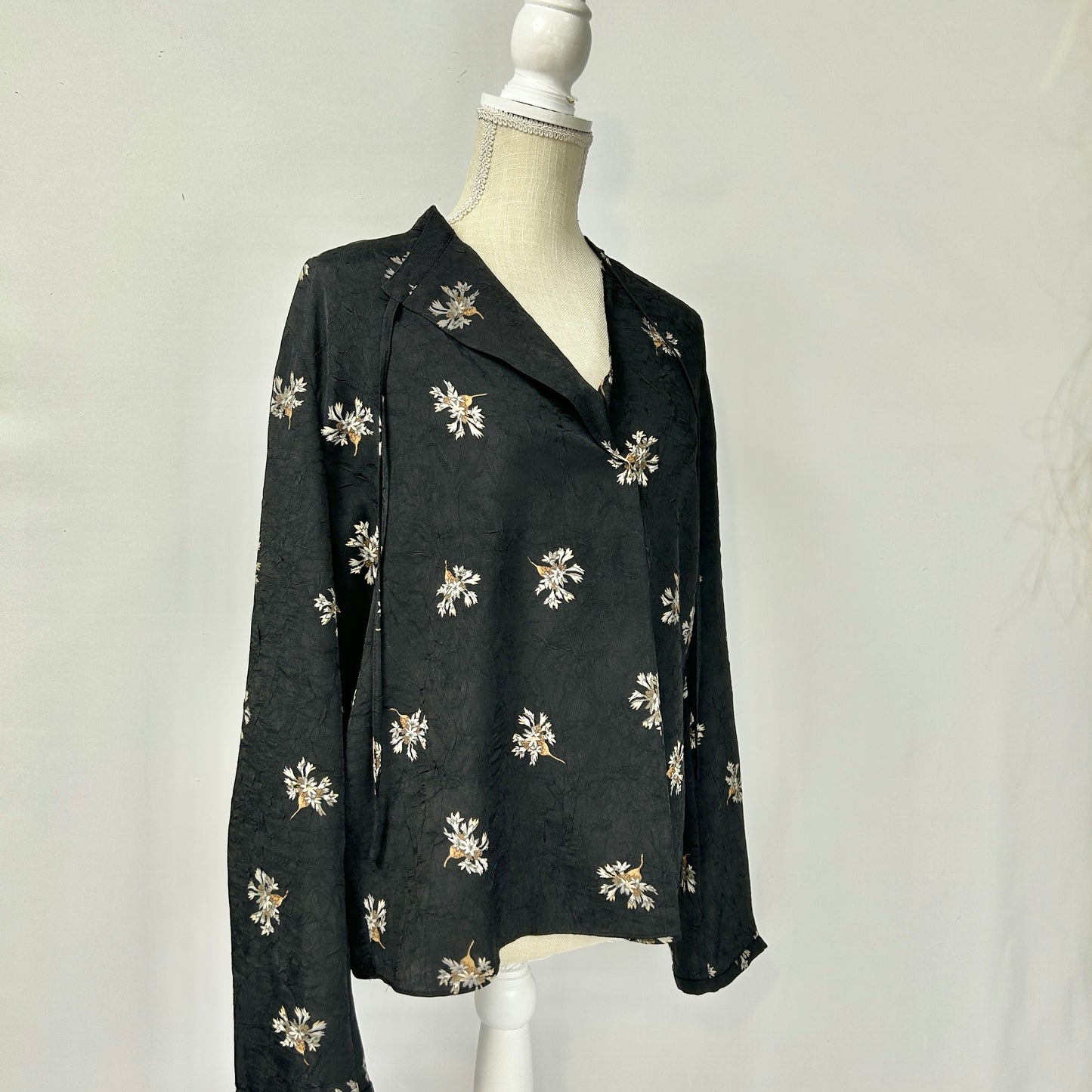 S Vince Black Dainty Floral Print Tie Neck Pullover Blouse