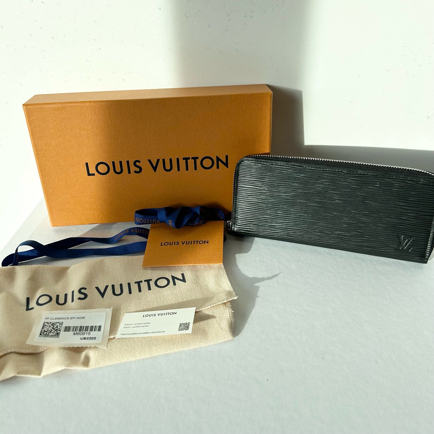 Authentic Louis Vuitton Black Zippy Wallet