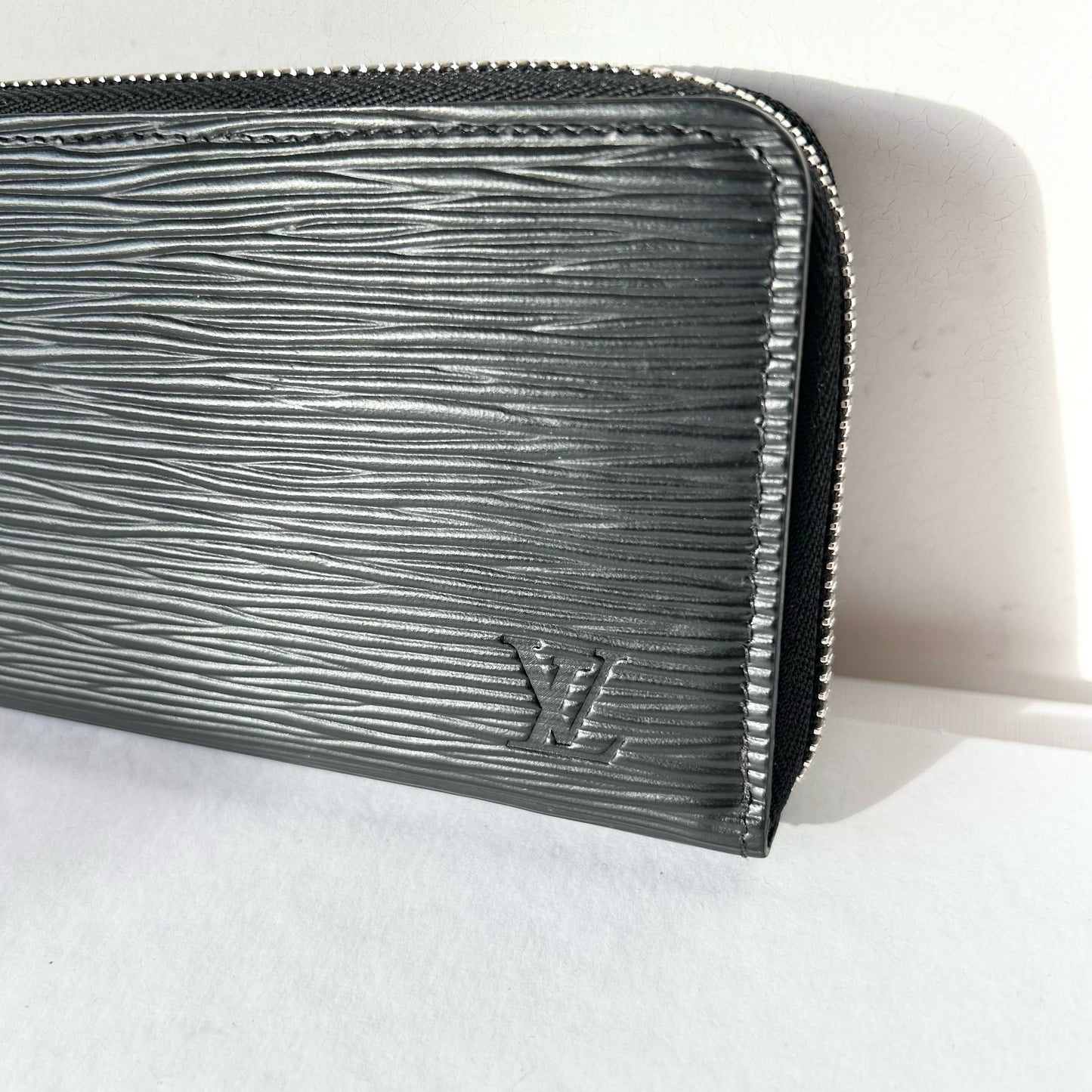 Authentic Louis Vuitton Black Zippy Wallet