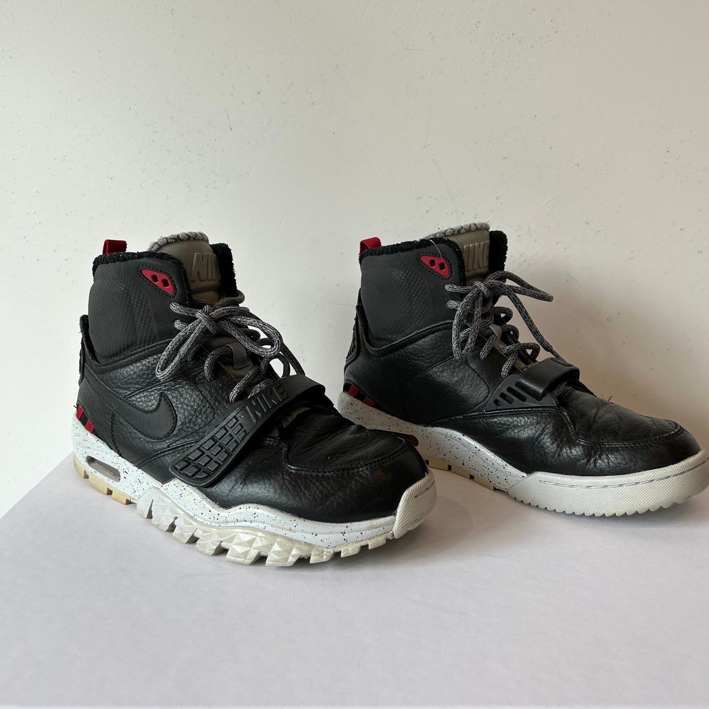 9 Nike Men's Boots Black-Gray