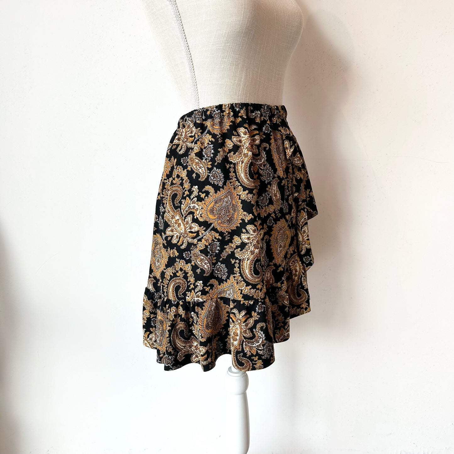 L Michael Michael Kors Black Orange Paisly Ruffle Mini Skirt