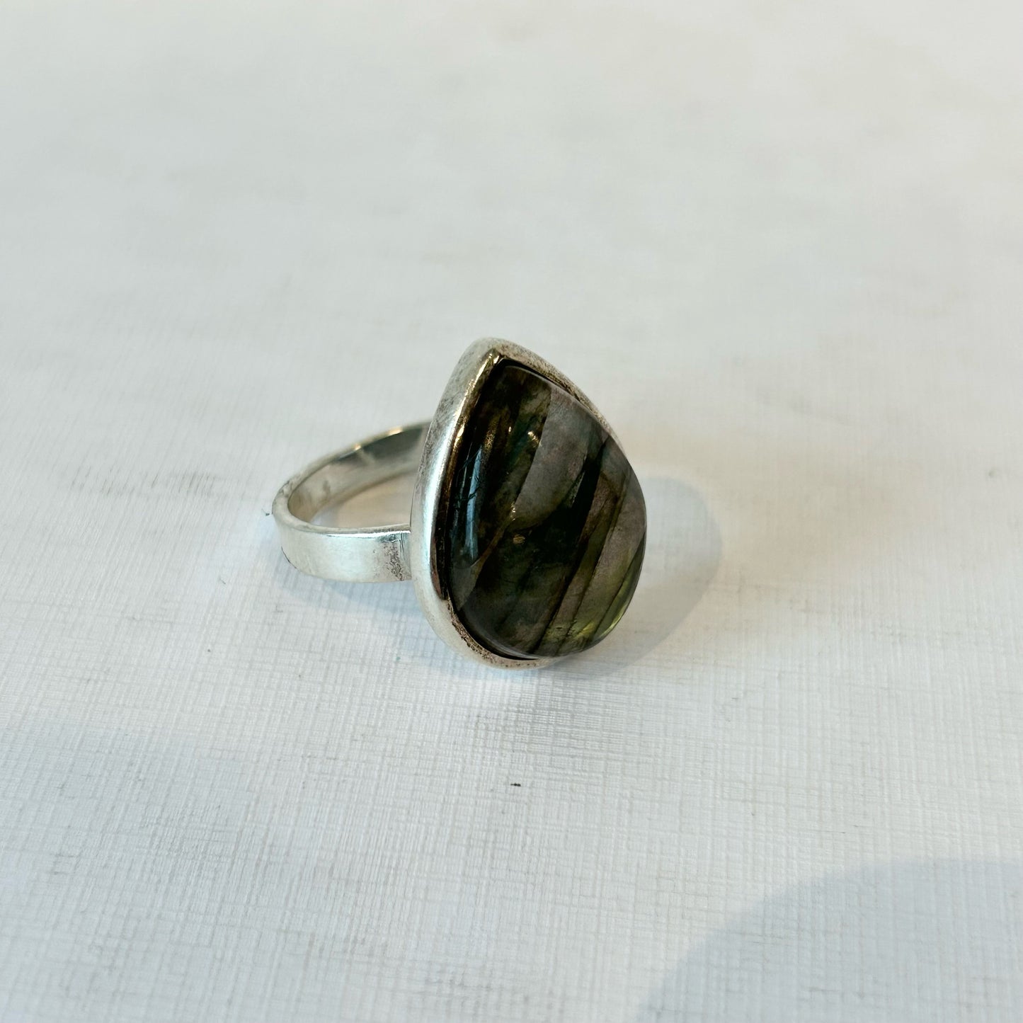Silver 925 Single Shank Teardrop Labrodorite Ring